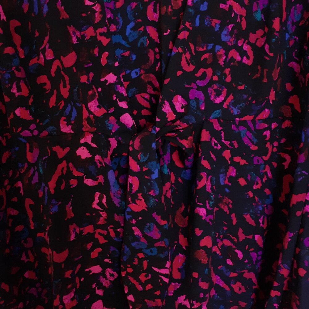 Torrid Georgette Tie-Front Blouse in Leopard Black Pink Red Size 2/Size 2X - Picture 5 of 15